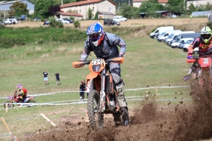 220 pilotes sur l&#039;endurance moto à Sauvessanges