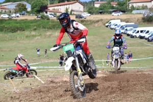 220 pilotes sur l&#039;endurance moto à Sauvessanges