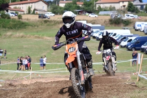 220 pilotes sur l&#039;endurance moto à Sauvessanges