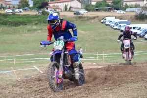 220 pilotes sur l&#039;endurance moto à Sauvessanges