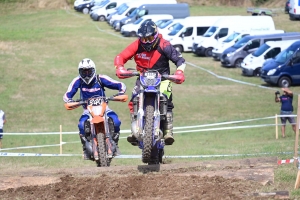 220 pilotes sur l&#039;endurance moto à Sauvessanges