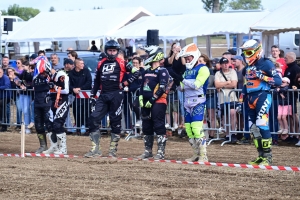 220 pilotes sur l&#039;endurance moto à Sauvessanges