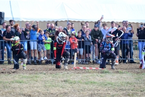 220 pilotes sur l&#039;endurance moto à Sauvessanges