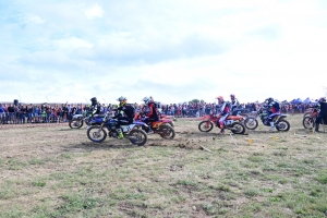 220 pilotes sur l&#039;endurance moto à Sauvessanges