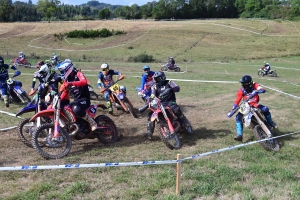 220 pilotes sur l&#039;endurance moto à Sauvessanges