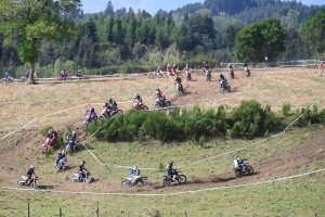 220 pilotes sur l&#039;endurance moto à Sauvessanges