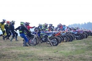 220 pilotes sur l&#039;endurance moto à Sauvessanges