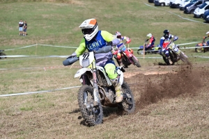 220 pilotes sur l&#039;endurance moto à Sauvessanges