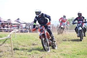 220 pilotes sur l&#039;endurance moto à Sauvessanges