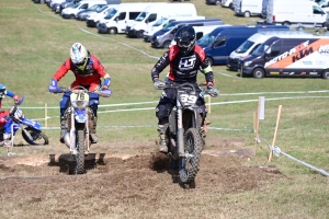 220 pilotes sur l&#039;endurance moto à Sauvessanges