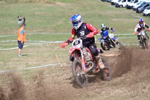 220 pilotes sur l&#039;endurance moto à Sauvessanges