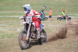 220 pilotes sur l&#039;endurance moto à Sauvessanges