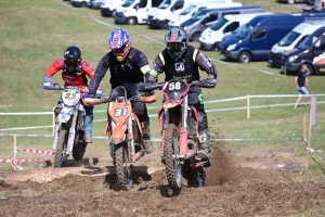 220 pilotes sur l&#039;endurance moto à Sauvessanges