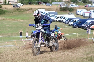 220 pilotes sur l&#039;endurance moto à Sauvessanges