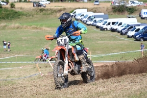 220 pilotes sur l&#039;endurance moto à Sauvessanges