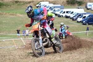 220 pilotes sur l&#039;endurance moto à Sauvessanges