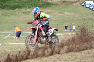 220 pilotes sur l&#039;endurance moto à Sauvessanges