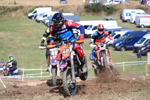 220 pilotes sur l&#039;endurance moto à Sauvessanges