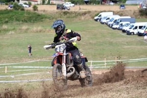 220 pilotes sur l&#039;endurance moto à Sauvessanges