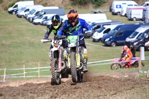 220 pilotes sur l&#039;endurance moto à Sauvessanges