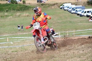 220 pilotes sur l&#039;endurance moto à Sauvessanges