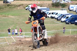 220 pilotes sur l&#039;endurance moto à Sauvessanges