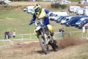 220 pilotes sur l&#039;endurance moto à Sauvessanges