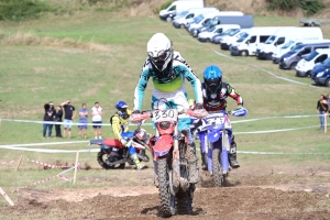 220 pilotes sur l&#039;endurance moto à Sauvessanges