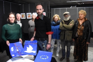 Avec Myriam Ferrandin et Thomas Bordais, le jury à l&#039;heure de choisir les dessins retenus pour travailler sur l&#039;affiche