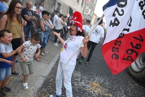 Montfaucon-en-Velay : les classes en 4 défilent pour leur changement de dizaine (vidéo)