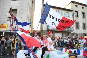 Montfaucon-en-Velay : les classes en 4 défilent pour leur changement de dizaine (vidéo)