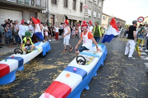 Montfaucon-en-Velay : les classes en 4 défilent pour leur changement de dizaine (vidéo)