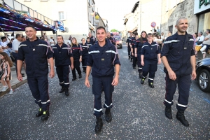 Montfaucon-en-Velay : les classes en 4 défilent pour leur changement de dizaine (vidéo)