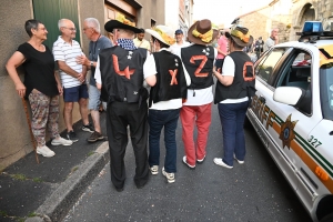 Montfaucon-en-Velay : les classes en 4 défilent pour leur changement de dizaine (vidéo)