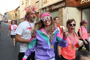 Montfaucon-en-Velay : les classes en 4 défilent pour leur changement de dizaine (vidéo)