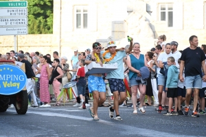 Montfaucon-en-Velay : les classes en 4 défilent pour leur changement de dizaine (vidéo)