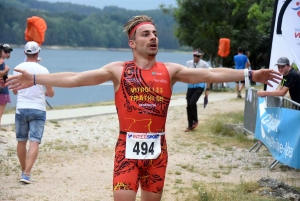 Théo Debard tout puissant sur le Triathlon des Sucs