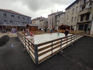 Yssingeaux : la patinoire est ouverte sur la place du Marché