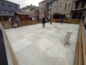 Yssingeaux : la patinoire est ouverte sur la place du Marché