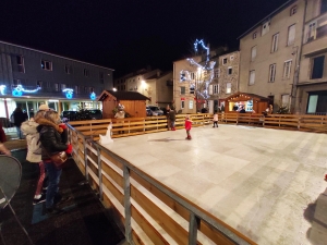 Yssingeaux : la patinoire est ouverte sur la place du Marché