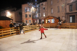 Yssingeaux : la patinoire est ouverte sur la place du Marché