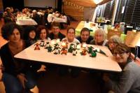 Les membres de Cinémagie autour des moutons qui ont décoré les tables. Photo Lucien Soyere