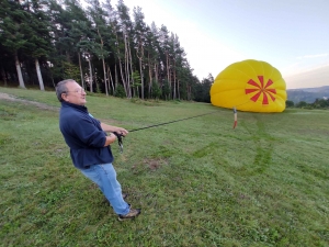 Franck Vergon fait voler en montgolfière au-dessus des Sucs