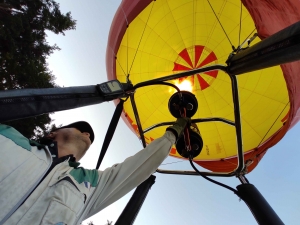 Franck Vergon fait voler en montgolfière au-dessus des Sucs