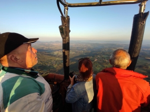 Franck Vergon fait voler en montgolfière au-dessus des Sucs