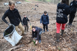 Yssingeaux : des collégiens de Jean-Monnet participent au reboisement d&#039;une forêt