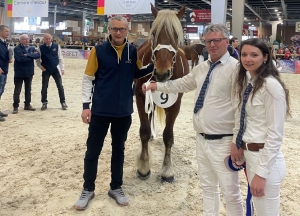 Pascal Boncompain avec Cindy Issartel et Laurent Fayolle. Crédit DR