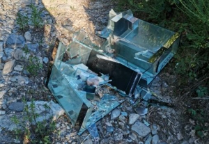 Un aquarium de 300 litres jeté sur un chemin entre Retournac et Beauzac