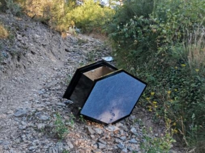 Un aquarium de 300 litres jeté sur un chemin entre Retournac et Beauzac