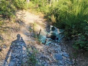 Un aquarium de 300 litres jeté sur un chemin entre Retournac et Beauzac